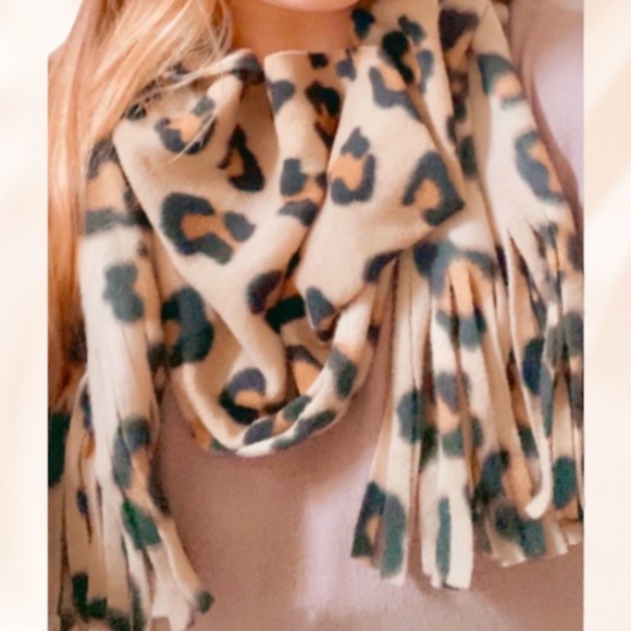 ✌🏼 #1323 Comfy Cute Animal Print Scarf - Picture 4 of 17